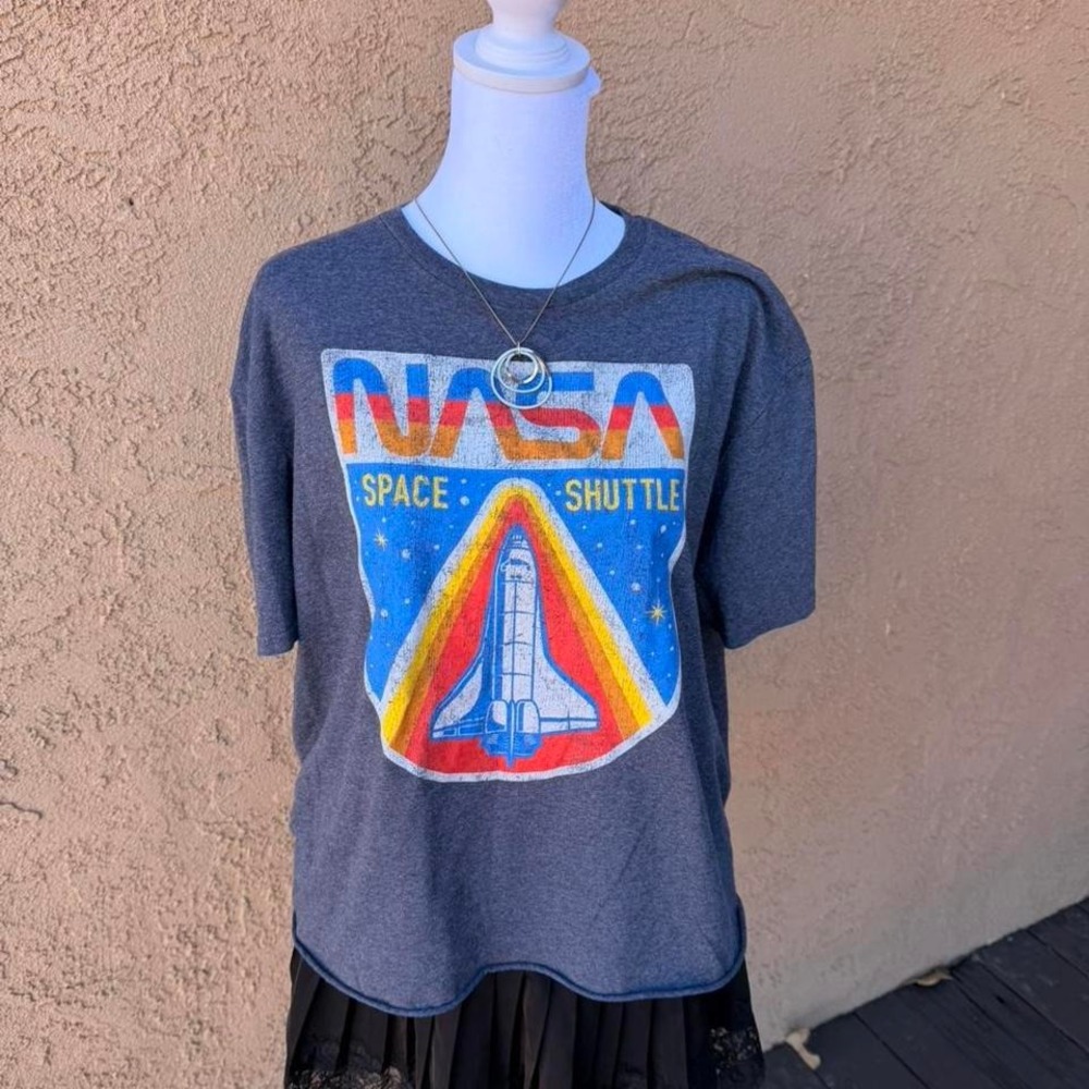 Nasa space shuttle graphic tee